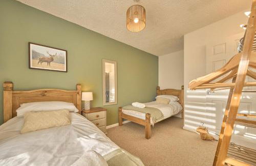 Cosy 2BR Cottage Steps to Town & Peak District - Photo 2