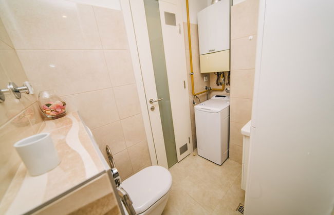 Modern Apartment Near Cathedral -best Location - Photo 8