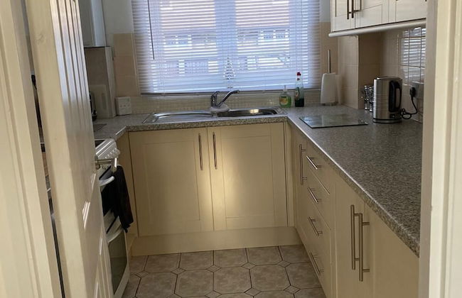 Riverside Park Ground Floor Apartment - St Neots - Photo 8