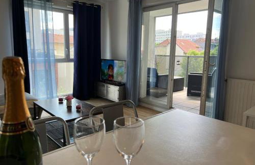 Lumière Parisienne Spacious 2BR Apartment with Terrace Free Parking Near Metro Line 13 - Foto 4