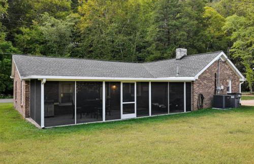 Rose Porch, Historic home on acre lot 25 min from Nashville - Photo 37