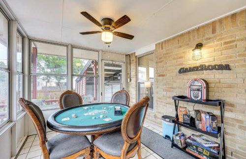 3 Mi to Randolph AFB Family Home with Poker Table! - Foto 8