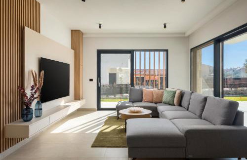 Villa Levita with Pool - Photo 15