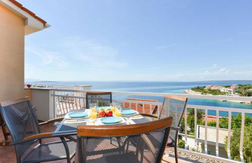 Cecilia Apartments - Photo 1