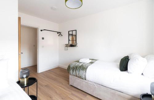 Sleek & Cozy 2BR Apartment for Your Stay # 3 - Foto 17