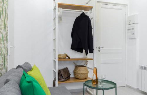 Casa Madere- Idéal Couples - Central & cosy -Train station - Tram & Supermarkets-Balcony- Washing-machine-AC - Foto 12