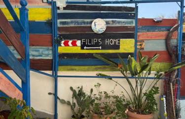 2-Bedroom Blue & White House with Garden and Beach - Foto 8