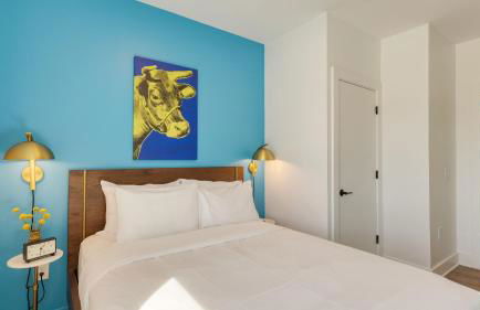 Dual Bachelor Pads w/ Rooftop Lounge & Games Sleeps 26 5 Min to Broadway - Foto 49