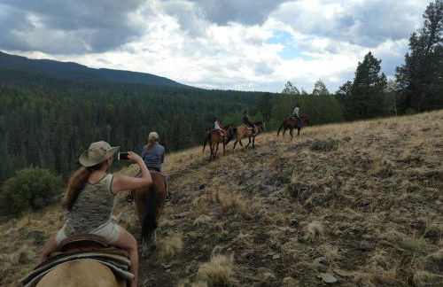 2BR Gated Escape With A Pool And Walk to Dining and Trails - Foto 42