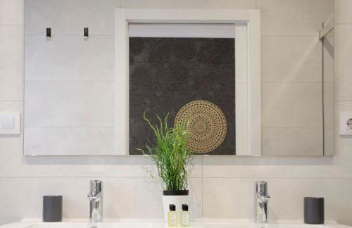 Bright Stylish 2BD 2BTH - CITY CENTRE - Photo 38