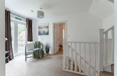 Stylish 5Bedroom Getaway in Quiet Mildenhall Area - Photo 74