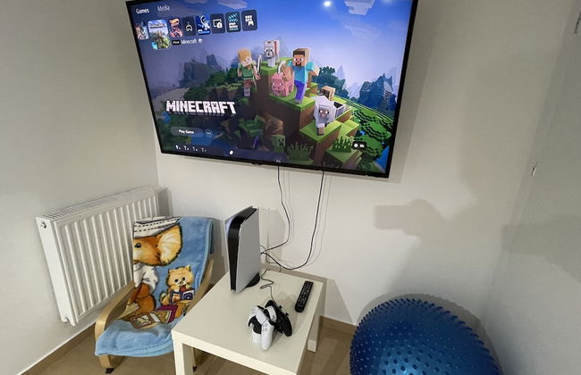 Modern House with Garden - Photo 2