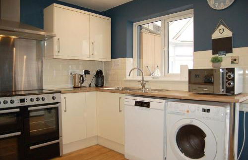 Sound of the Sea, beach front Bungalow with hot tub, in Tywyn - Foto 24