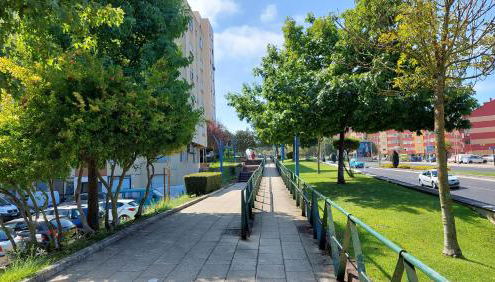 Enjoy Lisbon Cascais Sintra 1200 metres to metro blue line Sintra Rail line Free Parking - Foto 4, Garden view