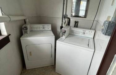 Spacious Apt near Guthrie Packer - Photo 13