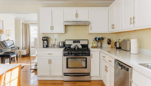 Urban Downtown Stamford Home 45 min to NYC with Garage And Yard - Foto 4