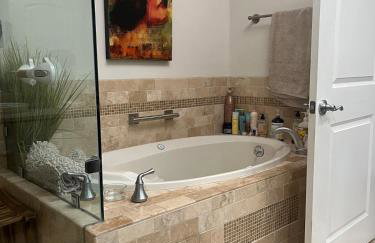 Studio City Chic Large Contemporary Condo - Foto 33