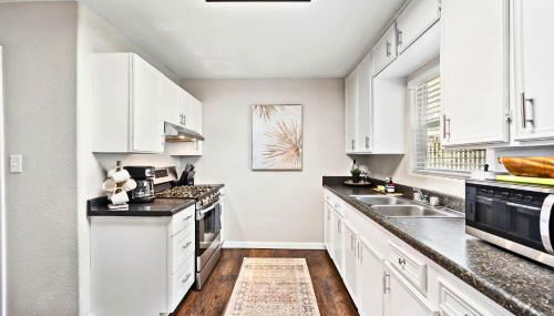 3 bedroom 1 bath WiFi Large back yard with BBQ pit - Foto 4