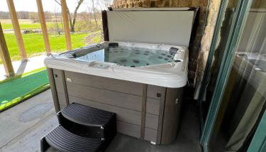 Spacious 4BR Cabin • Sleeps 12 • Games •Near Dells - Foto 2