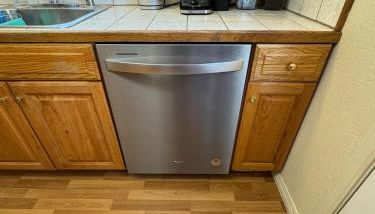 Charming Downtown Cottage - Photo 2, dishwasher