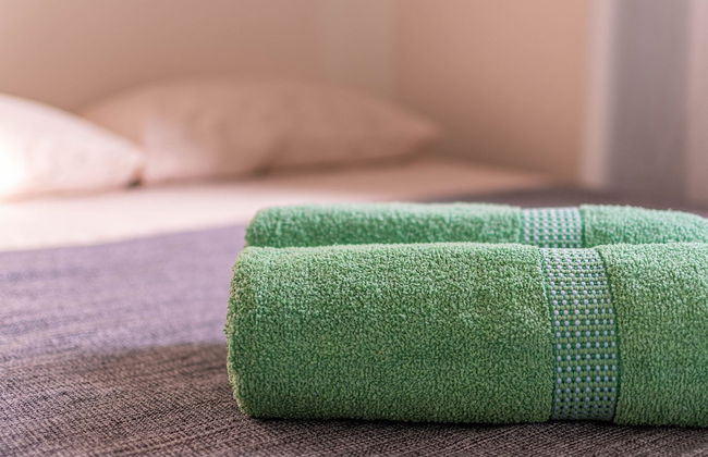 FLATS MAR'BELLA COM VARANDA, 100M PRAIA, PETFRIENDLY E ESTACIONAMENTO - Foto 22