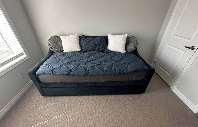 Cozy Whitby Retreat - 2 Bedroom Private House - Foto 16