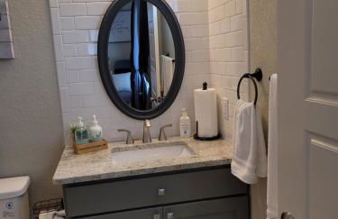 SPACIOUS TOWNHOUSE MINUTES FROM DOWNTOWN SA. - Foto 13