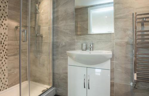 Gorgeous Family Home Near River Thames-Old Windsor - Pass the Keys - Foto 17