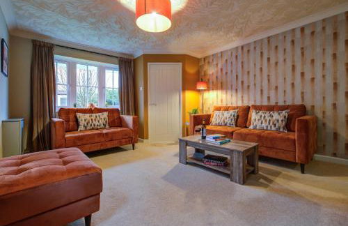 Central 3-Bedroom House Sleeps 5 with Parking - Foto 7