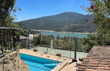 Villa con piscina, jacuzzi y basket junto al lago de El Burguillo - Photo 16
