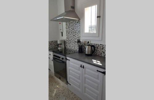 Fabulous refurbished apartment above private villa - Foto 9