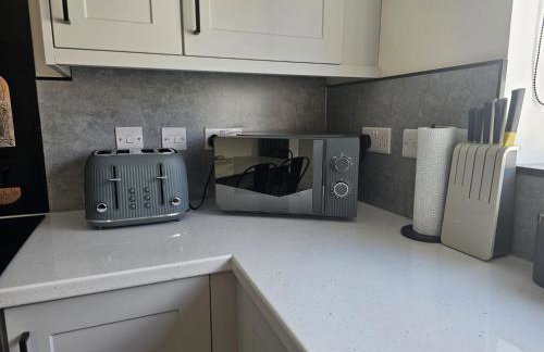 House - Sleeps 4 - Parking - Garden - City Centre - Foto 8