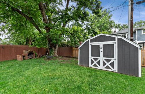 Stately 5BR Historic Retreat - CozySuites - Foto 38