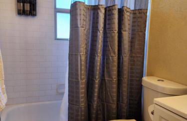 2-bed condo, cook-ready kitchen, and laundry, 5-8 minutes from University of Arizona and downtown Tucson - Foto 20