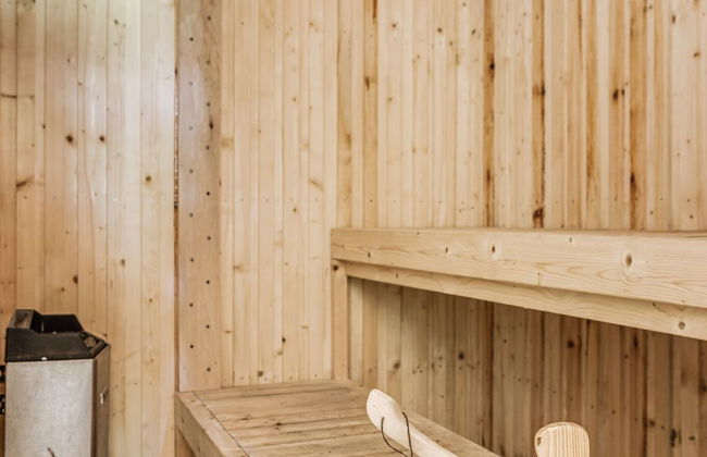 3 bedroom House in Östra Frölunda with garden and sauna - Photo 4