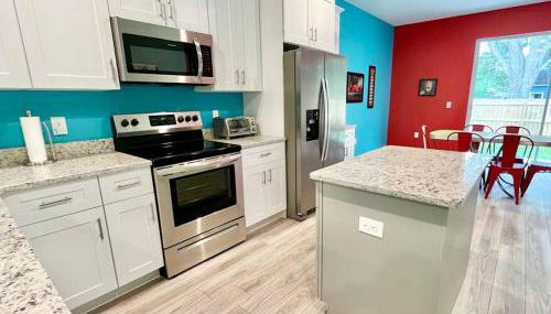 The Arcade close to downtown with fenced yard - Photo 3