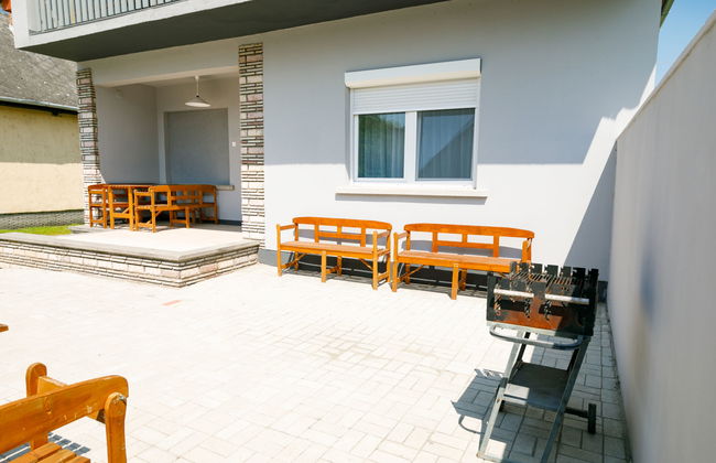 5 bedroom House in Balatonfenyves with garden and terrace - Photo 2