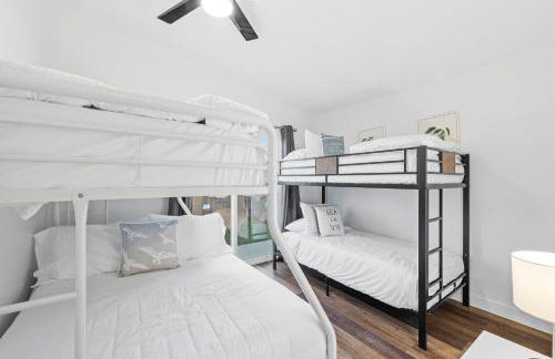 Dog-Friendly House with Hot Tub, AC, Game Room - Photo 42