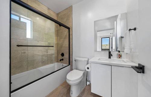 7 BR double house with parking and a backyard in LA - Foto 17