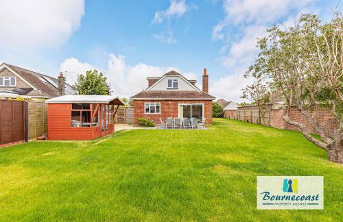 MUDEFORD ESCAPE by BOURNECOAST - A Chalet Bungalow with a Garden - Ideal for Family Getaways - HB9600 - Foto 2