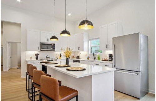 Skyline Retreat 3BR-3BA w Stunning Views Near DT - Foto 13