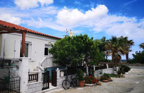 By the sea - Foto 23