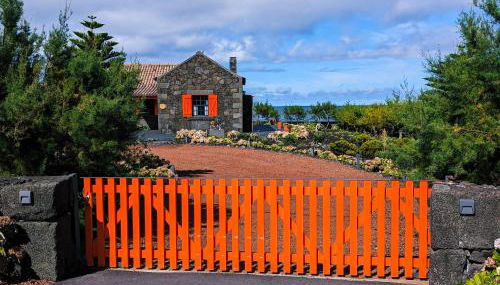 Casa Baleia Laranja Ocean-Front - Photo 5, Garden, Garden view