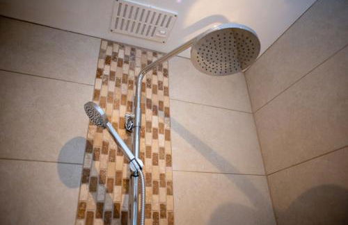 Country Crabtree Bungalow with large wild garden - Photo 30