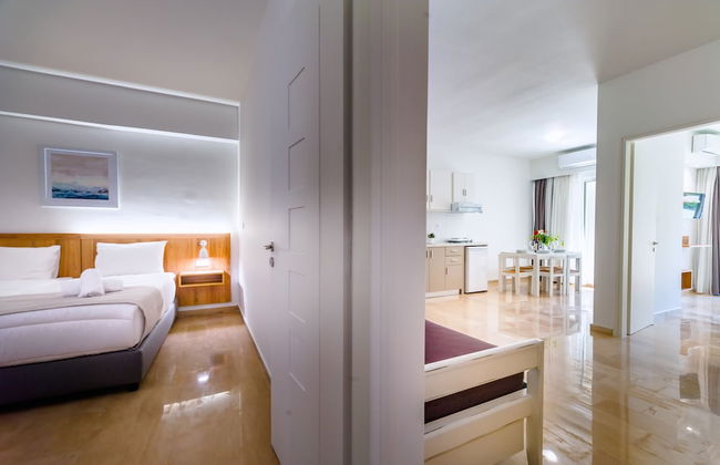 Lotus Hotel Apartments - Photo 12