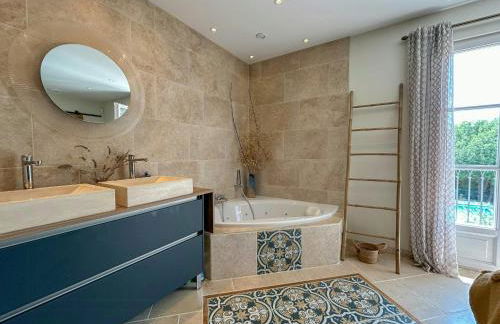 Modern Provençal Villa At The Forest's Edge - Foto 22