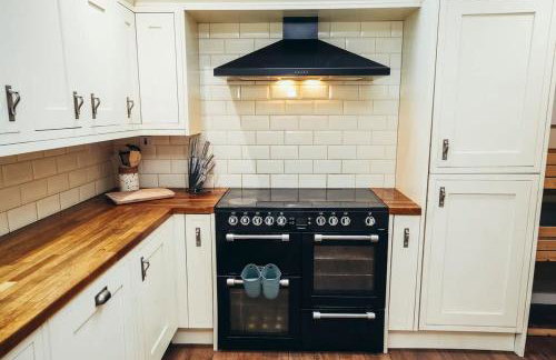 Huge 4 Bed Family Home in Derbyshire with Parking - Foto 49