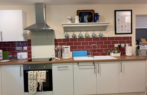 Pristine Apartment in The Centre of Glastonbury - Photo 9