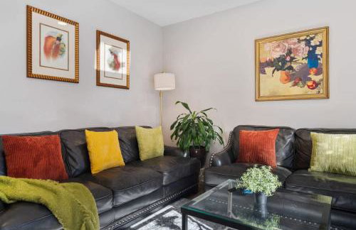 3BR Home 2 Baths Bonus Room, Minutes to NYC - Photo 6