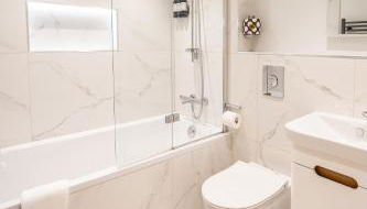 Town Centre Duplex 4 - Photo 3, towels, Shower